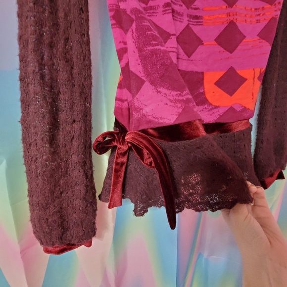 Brown/Burgundy Abstract Top - Picture 4 of 8